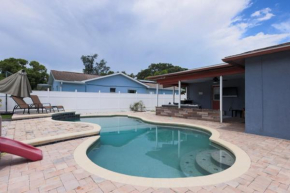 Pool Vibes Largo - Pool House Close to Clearwater/StPete Beach!